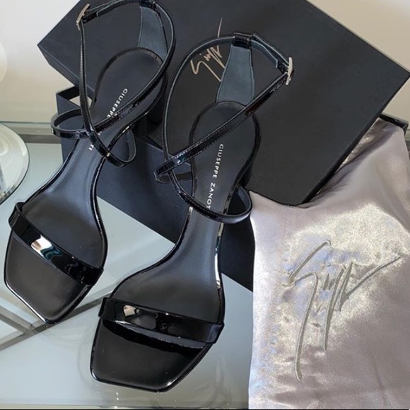 giuseppe zanotti NIB gold cylindrical heel sandal